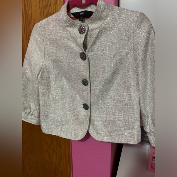 EUC. Missimo Cropped White Blazer with button & pockets. Slightly boxy & cropped - Picture 3 of 7